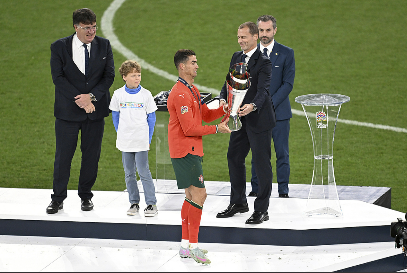 爱游戏网站 -今晚葡萄牙体育备战NBA总决赛，止住颓势细节曝光，震撼外界，资深球员宣示担当的简单介绍