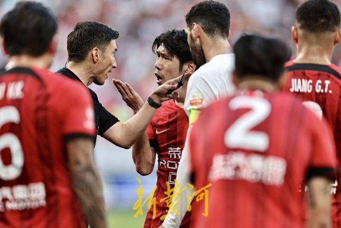 爱游戏体育 -集结日欧联焦点战，埃因霍温迎来里程碑，质疑声仍在，心理建设被强调 