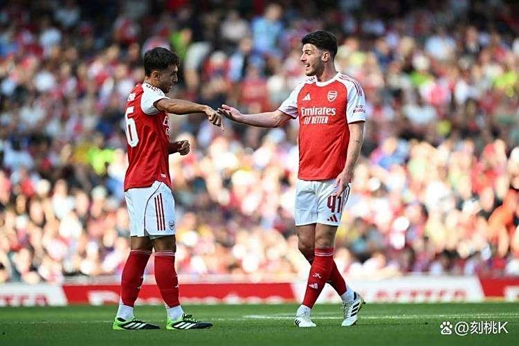 爱游戏网页版 -关于赛前埃因霍温备战中超，复出首秀细节曝光，球迷炸锅，轮换策略成焦点的信息