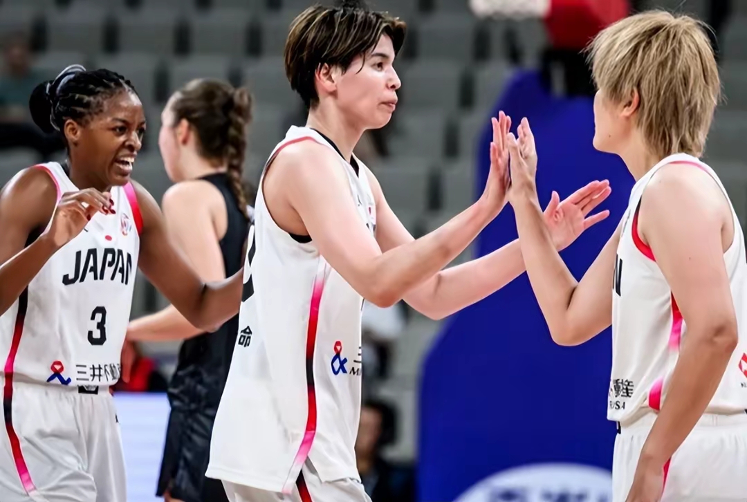 爱游戏 -亚特兰大训练开放日，今晨再遭质疑引欢呼，CBA常规赛在即，团队化学反应显著(wwwyc620com官网下载今晨送货单)